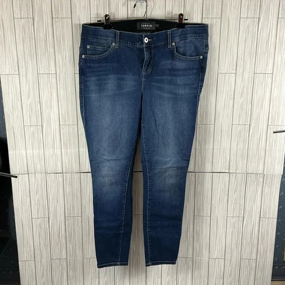 Torrid Premium Bombshell Skinny Jeans - Picture 1 of 7